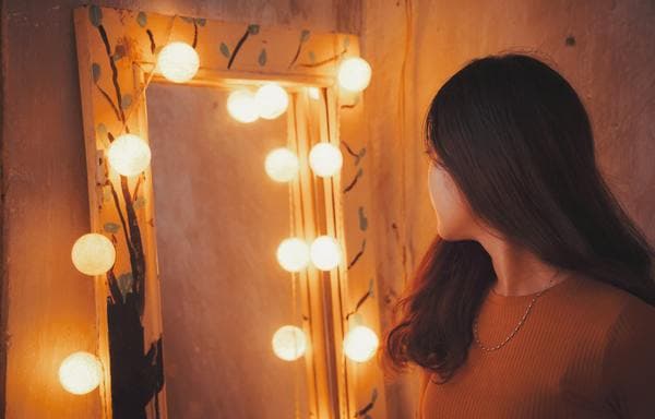 Mirror Selfies: How to do it?