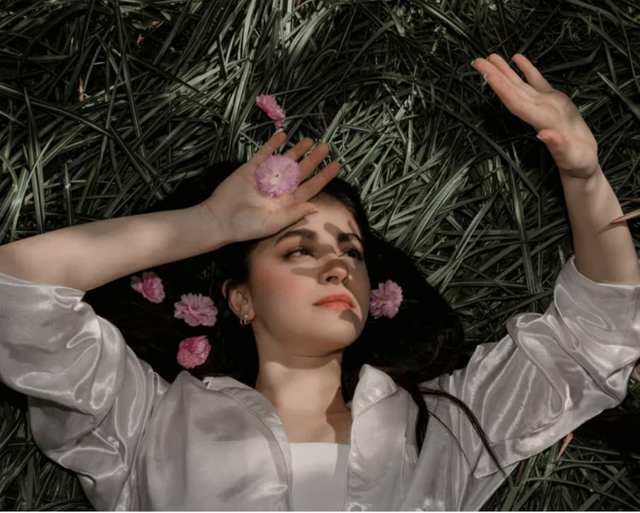 5 Poses for a Dramatic Self-Portrait that Grabs Attention
