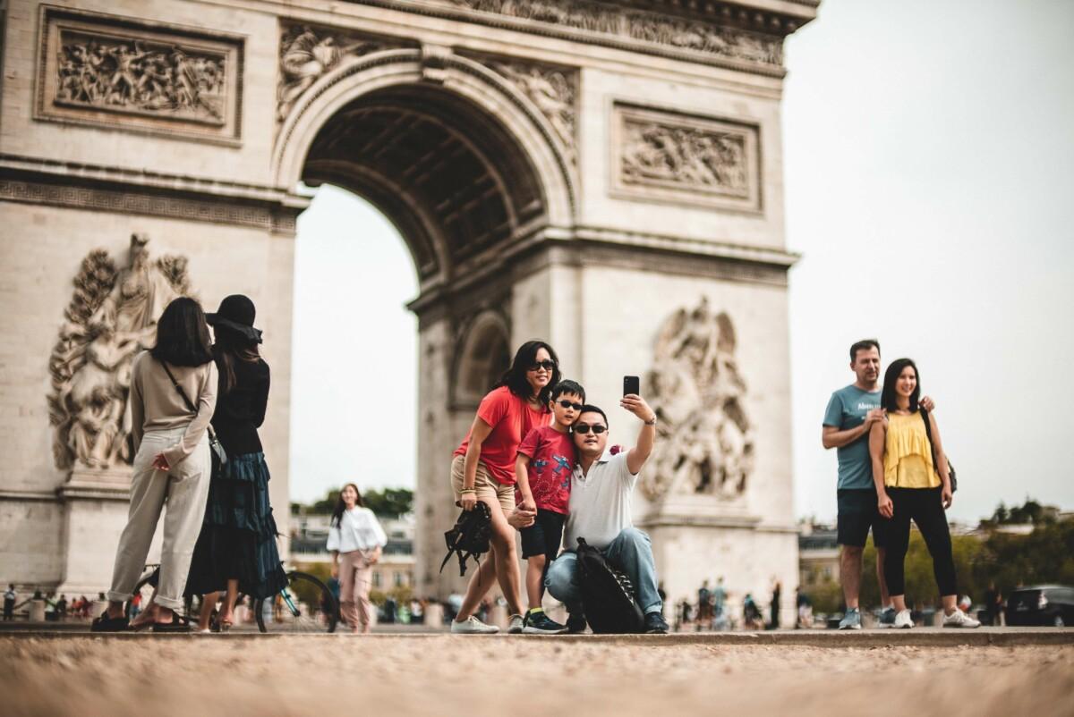 How to Remove Photobombers from your Travel Photos