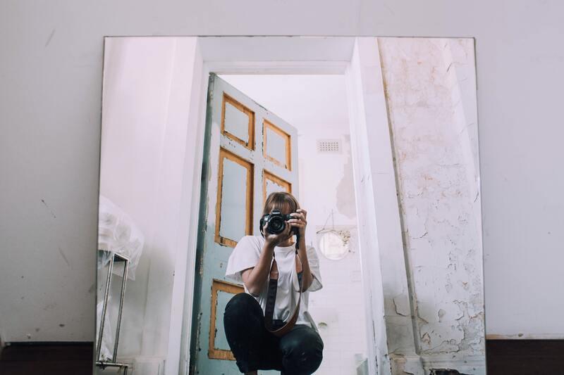 Um guia completo de como tirar selfies no espelho