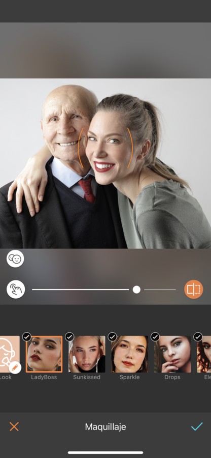 hija abrazada con padre