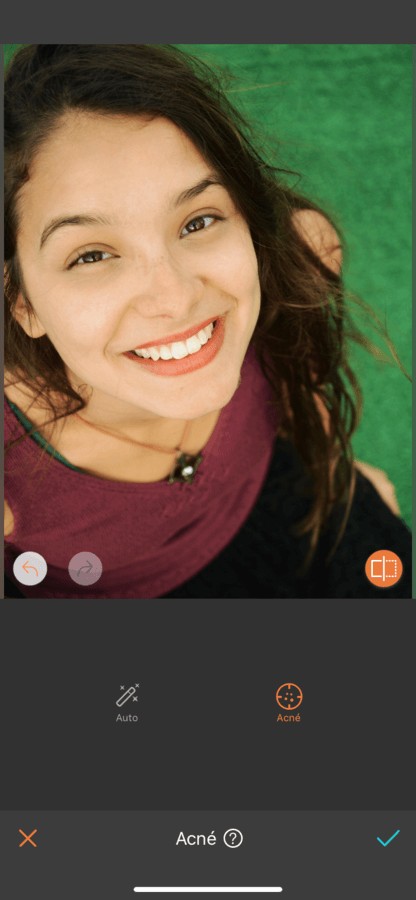 mujer sonriente editada por Airbrush