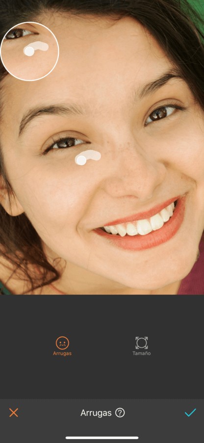 mujer sonriente editada por Airbrush