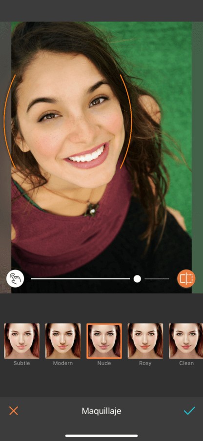 mujer sonriente editada por Airbrush