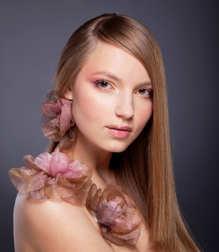face swap - blond girl with flowers before