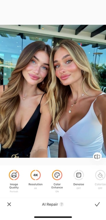 Airbrush AI Repair App Screenshot ES - selfie of two girls after